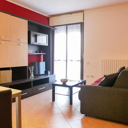 Apartment Caseospitali - Casa I Giardini, Bilocale A Pochi Passi Dal San Raffaele *